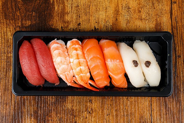 kalisushi-es_Kali_sushi_bar_CajaCombinadoBandejaCombinada_Hbo_nigiri_box_0003.jpg