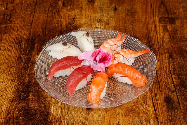 kalisushi-es_Kali_sushi_bar_CajaCombinadoBandejaCombinada_Hbo_nigiri_box_0108.jpg