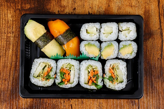 kalisushi-es_Kali_sushi_bar_CajaCombinadoBandejaCombinada_Instagram_box_0004.jpg