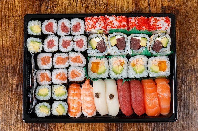 kalisushi-es_Kali_sushi_bar_CajaCombinadoBandejaCombinada_Netflix_box_0005.jpg