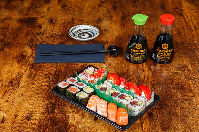 kalisushi-es_Kali_sushi_bar_CajaCombinadoBandejaCombinada_Youtube_box_0002.jpg