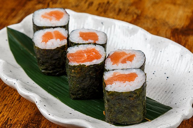 Maki Salmón con Philadelfia.