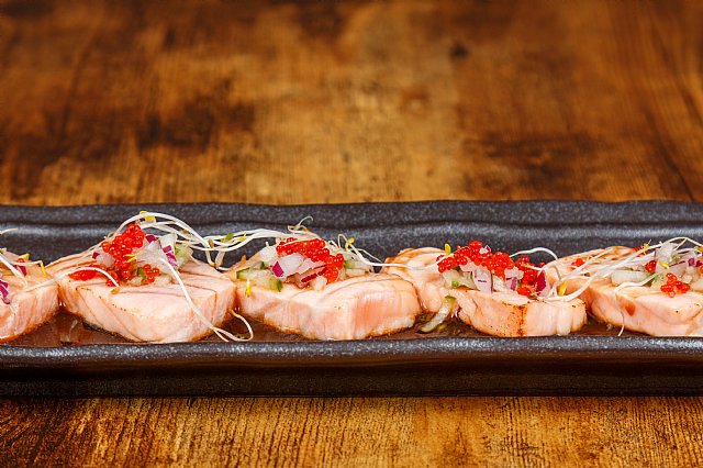 Tiradito de Salmón tataki	