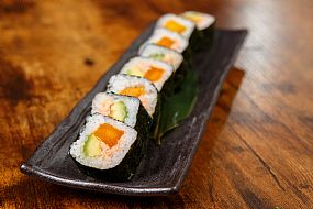 kalisushi-es_Kali_sushi_bar_Futomaki_Futomaki_salmon_0005.jpg | Productos