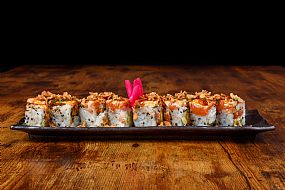 kalisushi-es_Kali_sushi_bar_KaliFusionSpecialRoll_Tataki_salmon_fusion_roll_0002.jpg | Productos