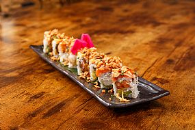 kalisushi-es_Kali_sushi_bar_KaliFusionSpecialRoll_Tataki_salmon_fusion_roll_0006.jpg | Productos