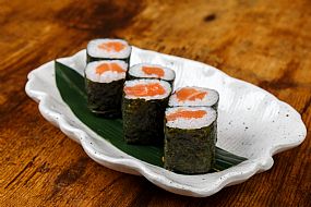 kalisushi-es_Kali_sushi_bar_Maki_Maki_salmon_0004.jpg | Productos