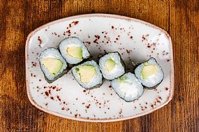 Maki Aguacate con Philadelfia	